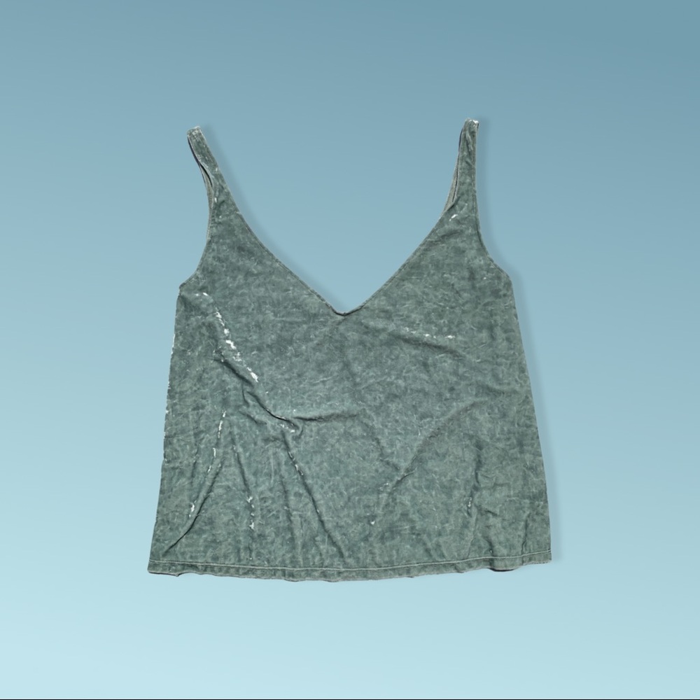 Super cute top to get you through this heat! 🔥